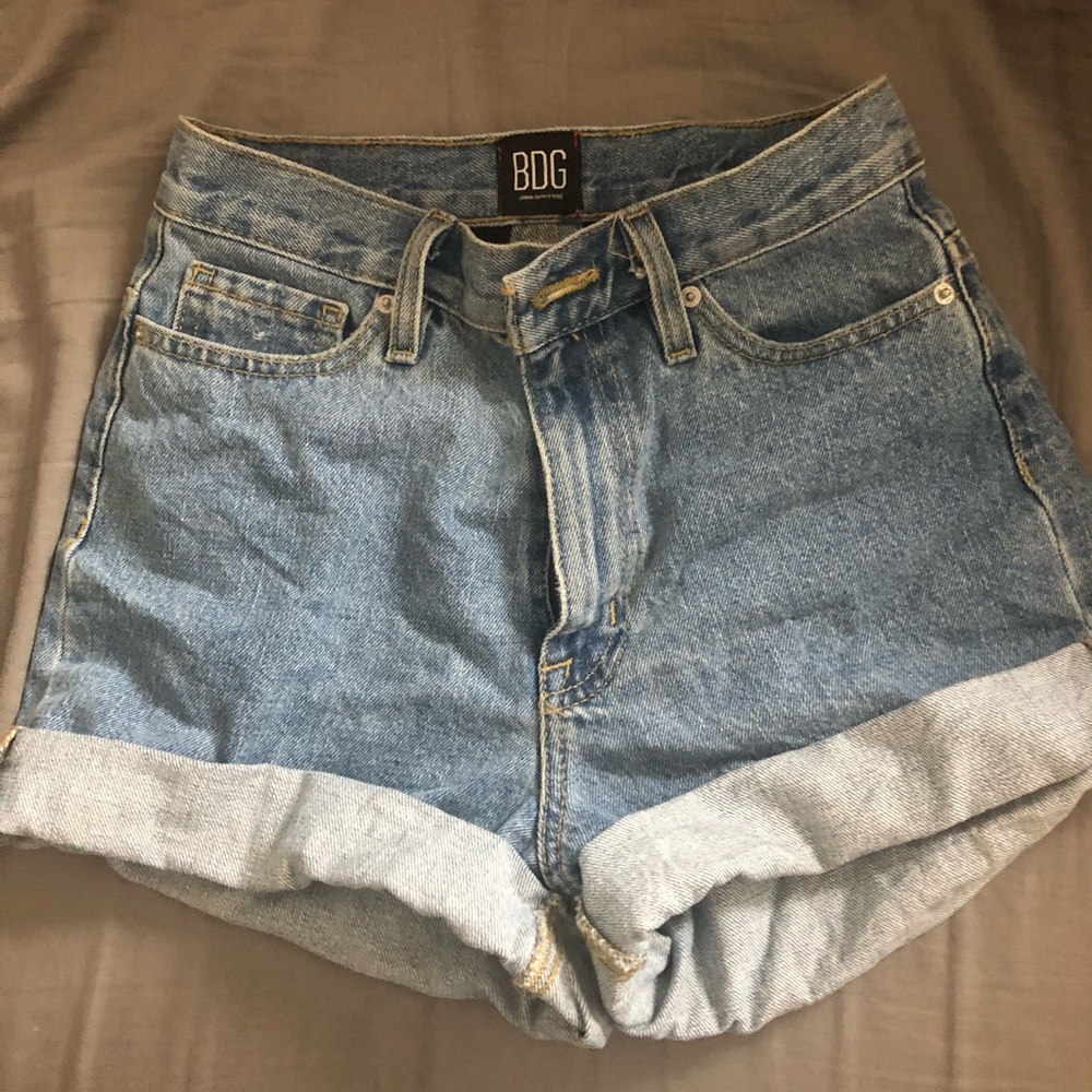 BDG MOM HIGH RISE DENIM SHORTS